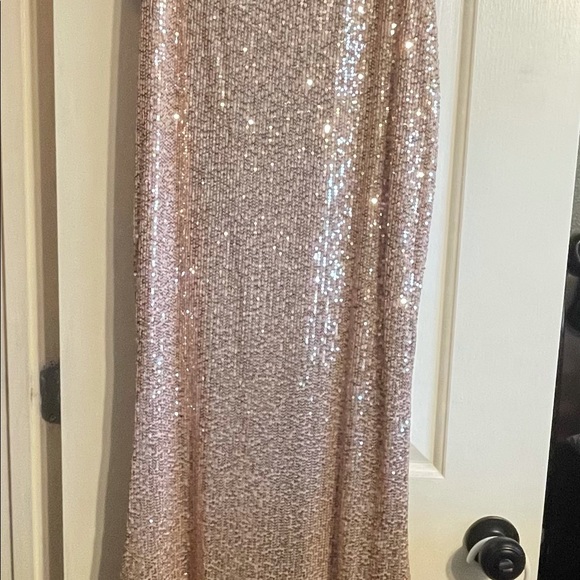 Formal dress - Picture 5 of 5